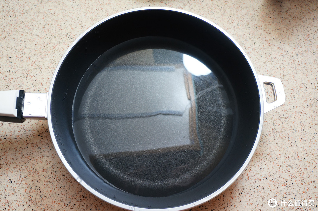 不粘锅半年就废？告诉你一些使用和维护的小技巧，让你的锅具寿命至少翻倍