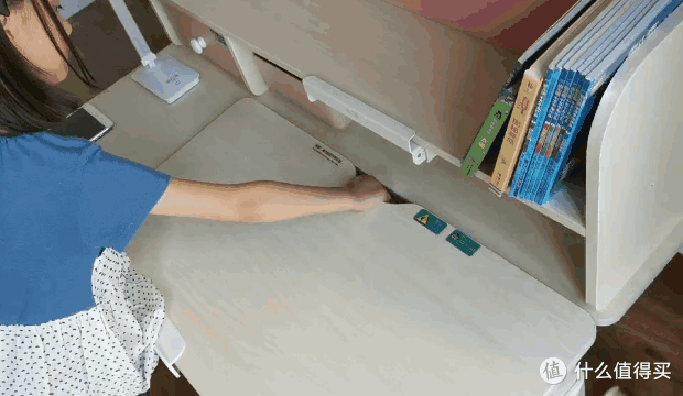 2000+就能买到的实木儿童学习桌椅,想怎么“翻”就怎么“翻”