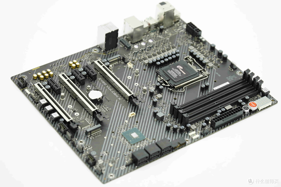 七彩虹iGame Z490 Vulcan X“火神” 开箱测评