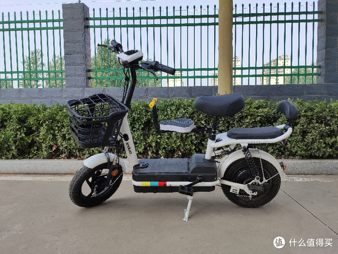 外观前段时间看到值友爆料小刀旗下一多电动自行车x6只要999块钱,正好