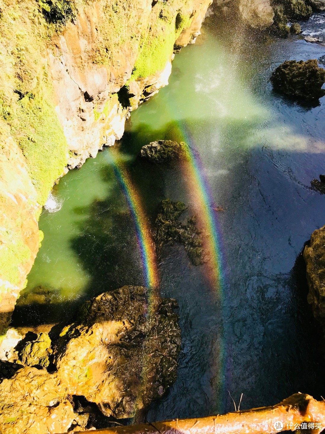 云窍旁通吞日月，烟萝倒拔挂虹霓 ——黔行于崇山峻岭间