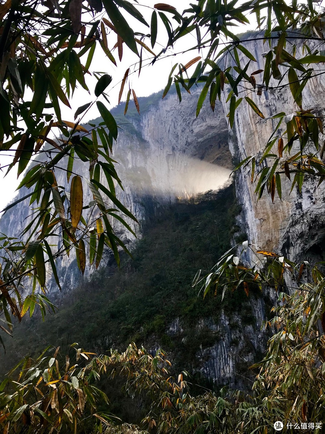 云窍旁通吞日月，烟萝倒拔挂虹霓 ——黔行于崇山峻岭间