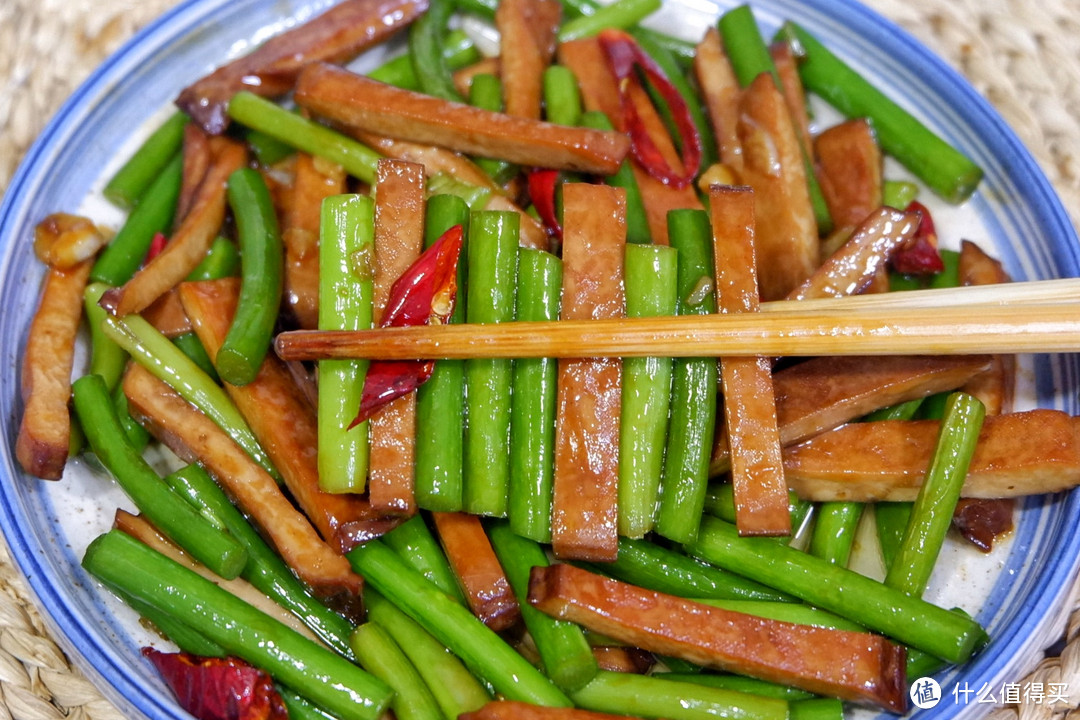 蒜苔这样做老下饭了！！脆嫩浓郁比肉都好吃