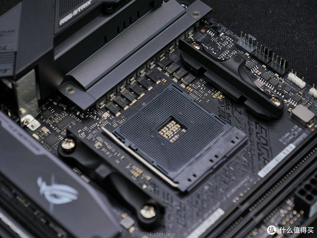 华硕 ROG STRIX B550-I GAMING 主板开箱拆解：B550ITX王者风貌