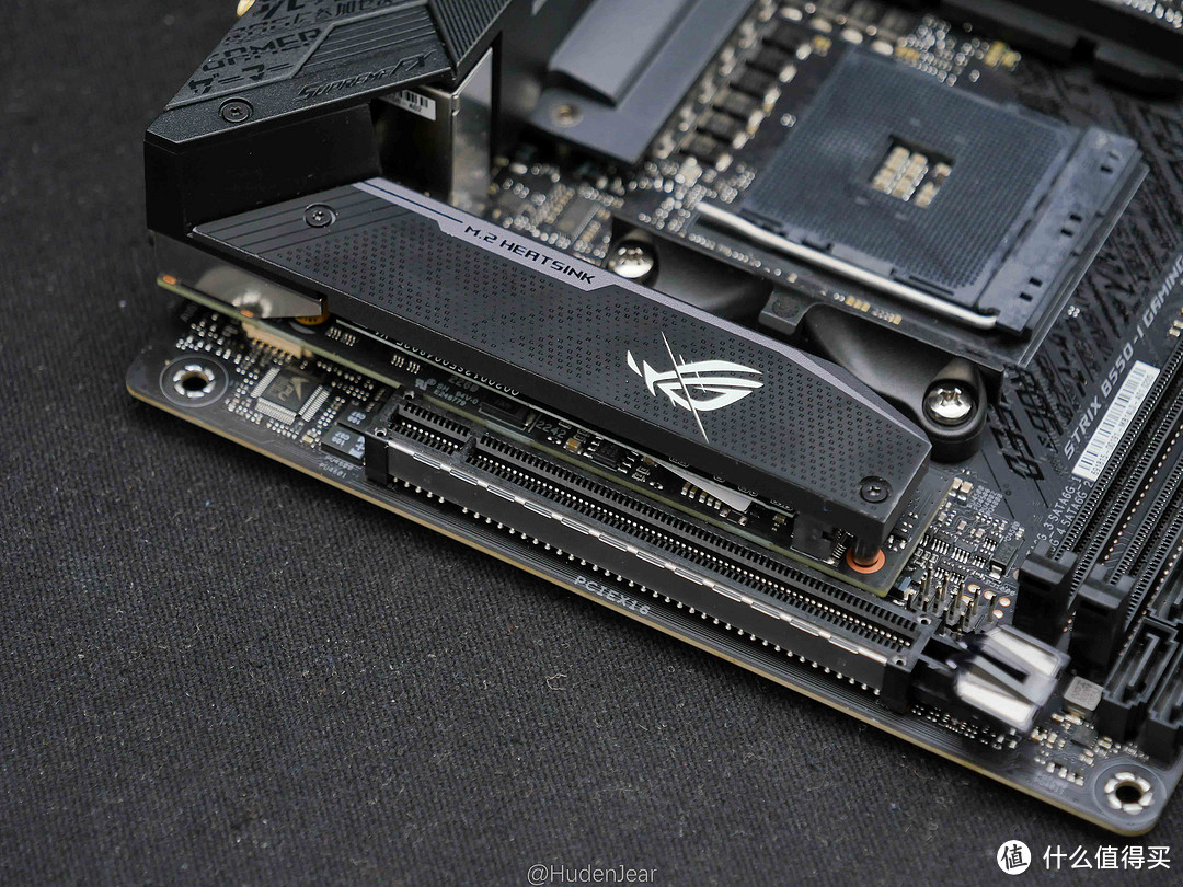 华硕 ROG STRIX B550-I GAMING 主板开箱拆解：B550ITX王者风貌