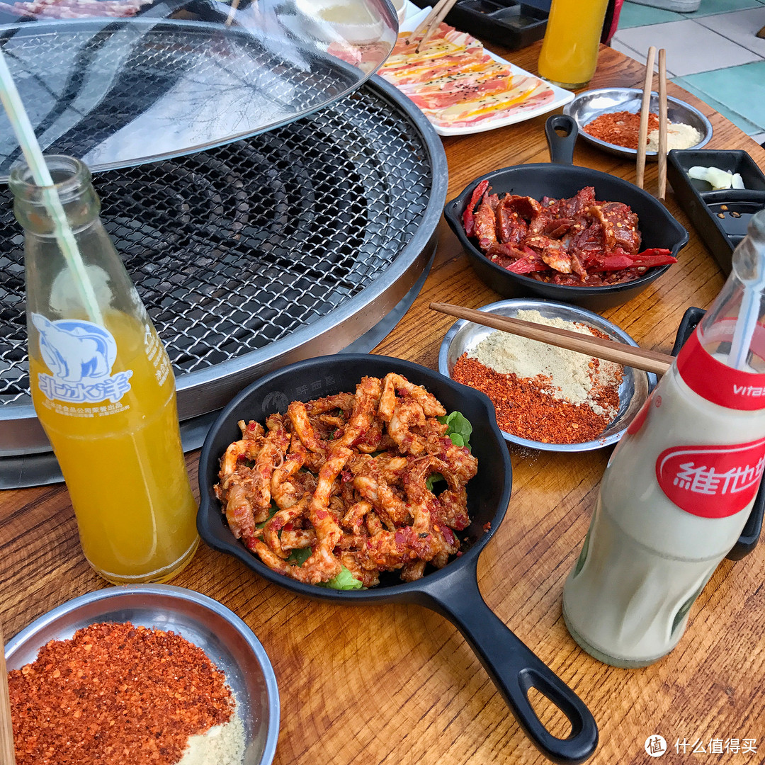 夏天吃烤肉 妆都全部烤花了