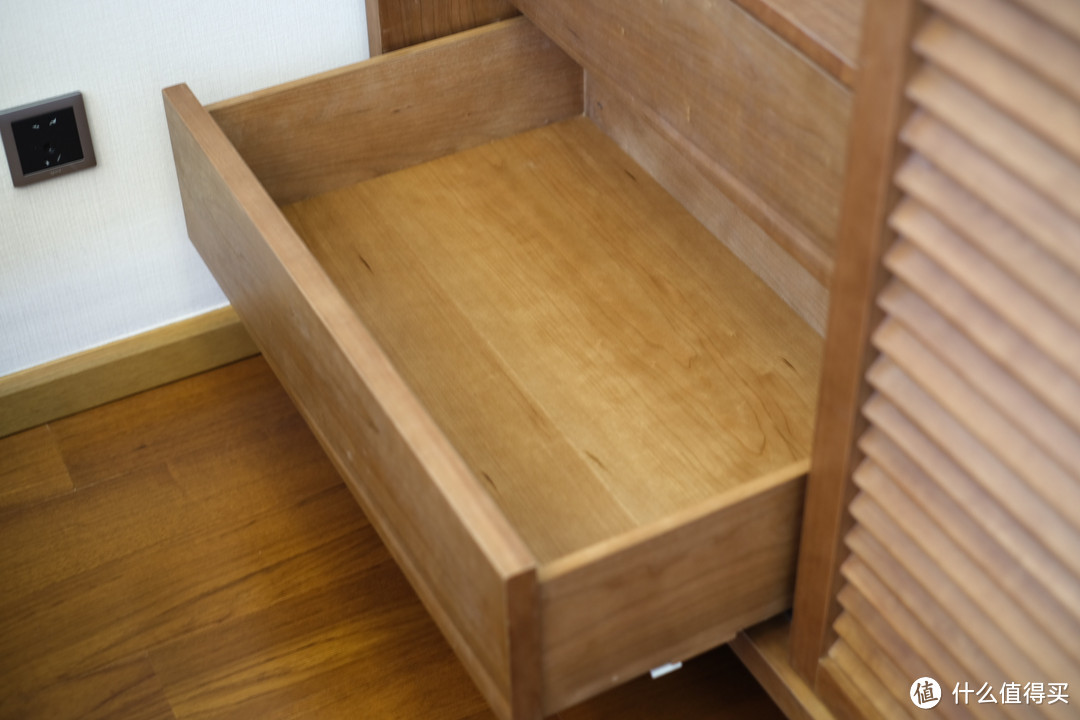 网购舒服的木质家具 篇二-失物招领-铁管椅与百叶衣柜