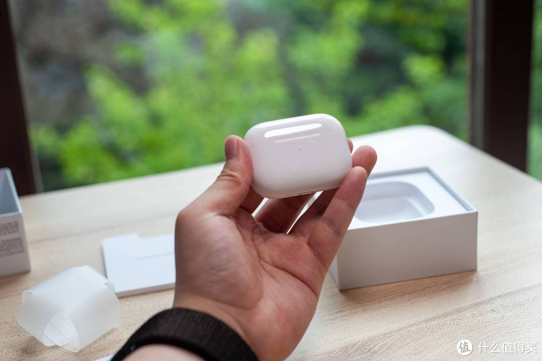 全网最低AirPods Pro稳不稳？小伙上车拼多多，亲身经历为你揭秘