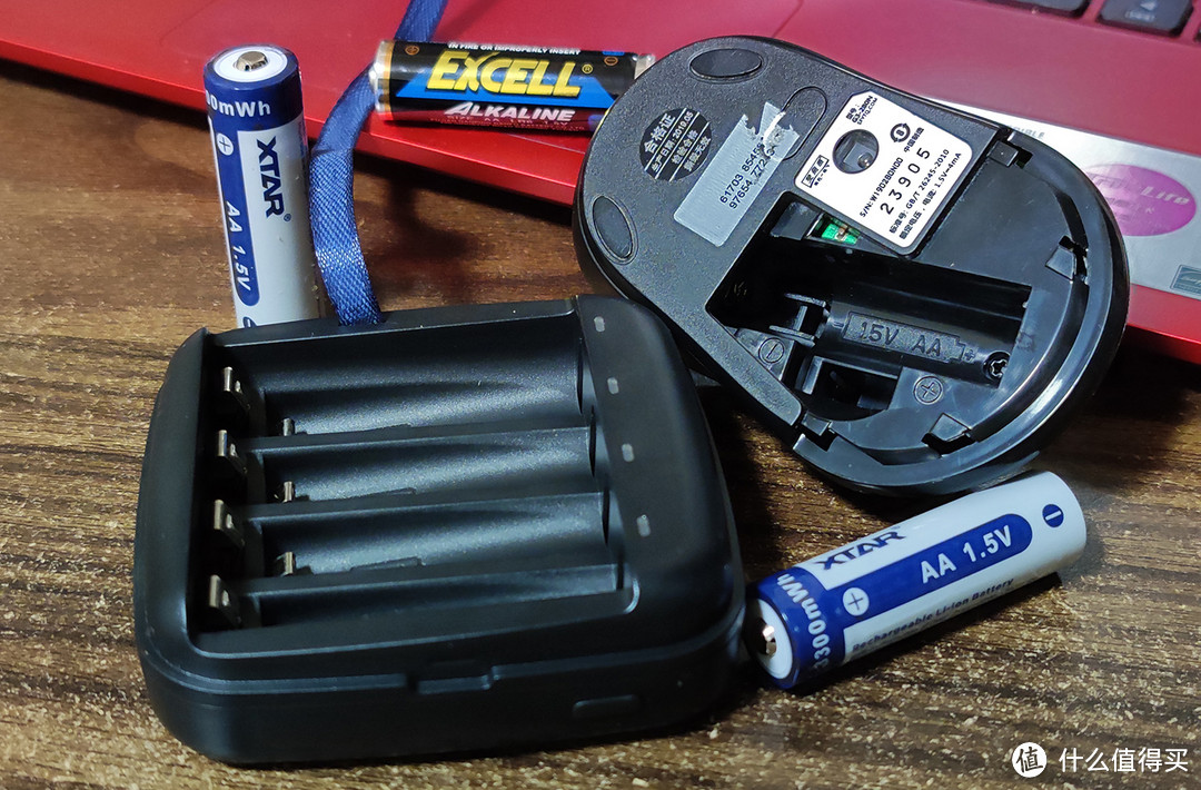 1.5V锂电池充电套装初体验：XTAR BC4