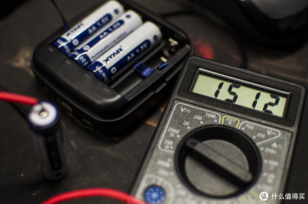 1.5V锂电池充电套装初体验：XTAR BC4