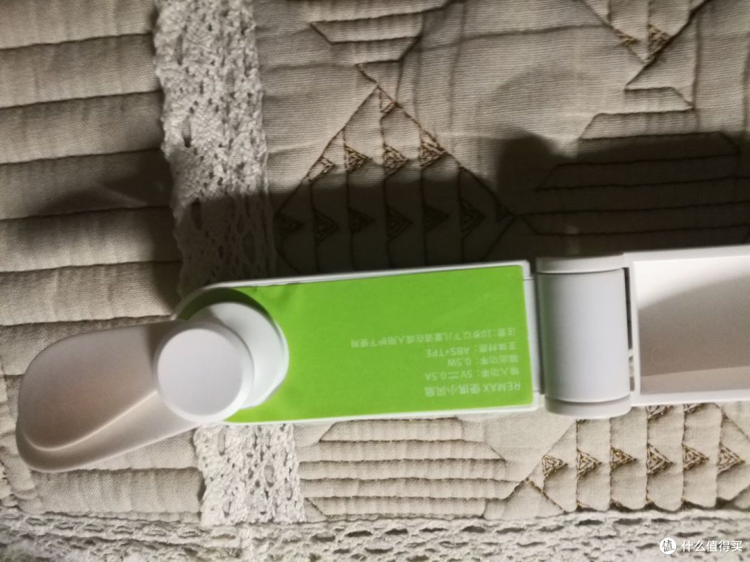 29包邮的remax迷你充电手持电扇开箱测评