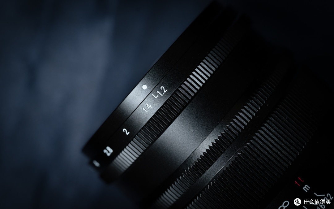 不到400克的精致：福伦达35mm F1.2 SONY E口镜头体验