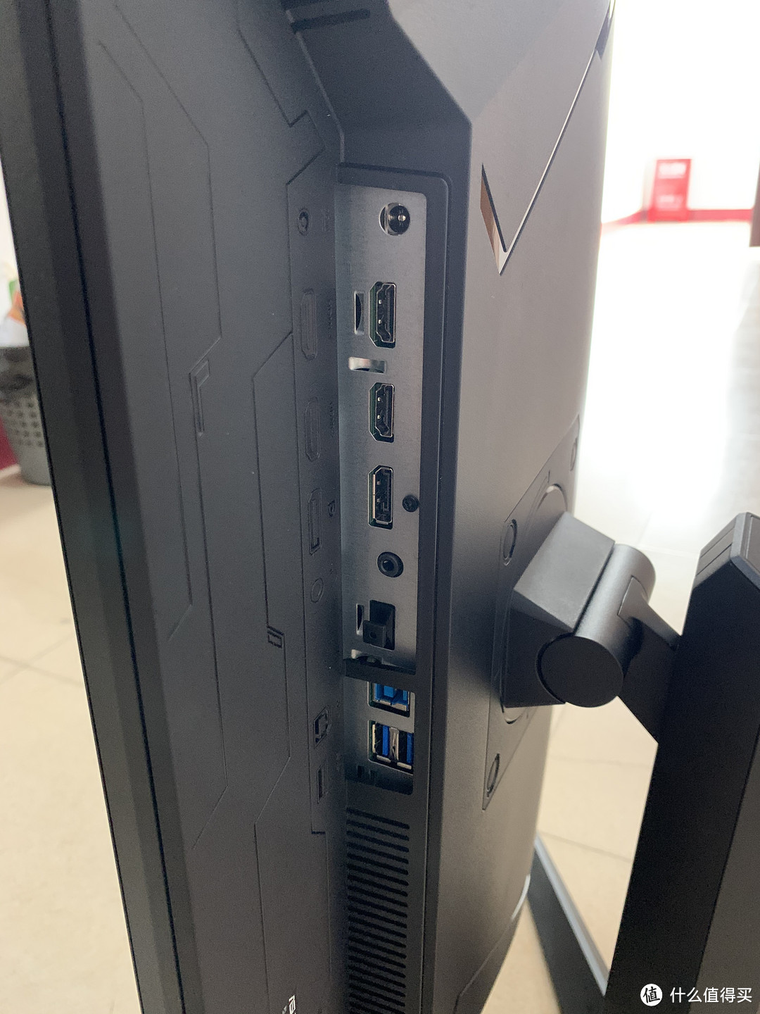 接口方面2个HDMI,1个DP1.2,再就是USB的HUB