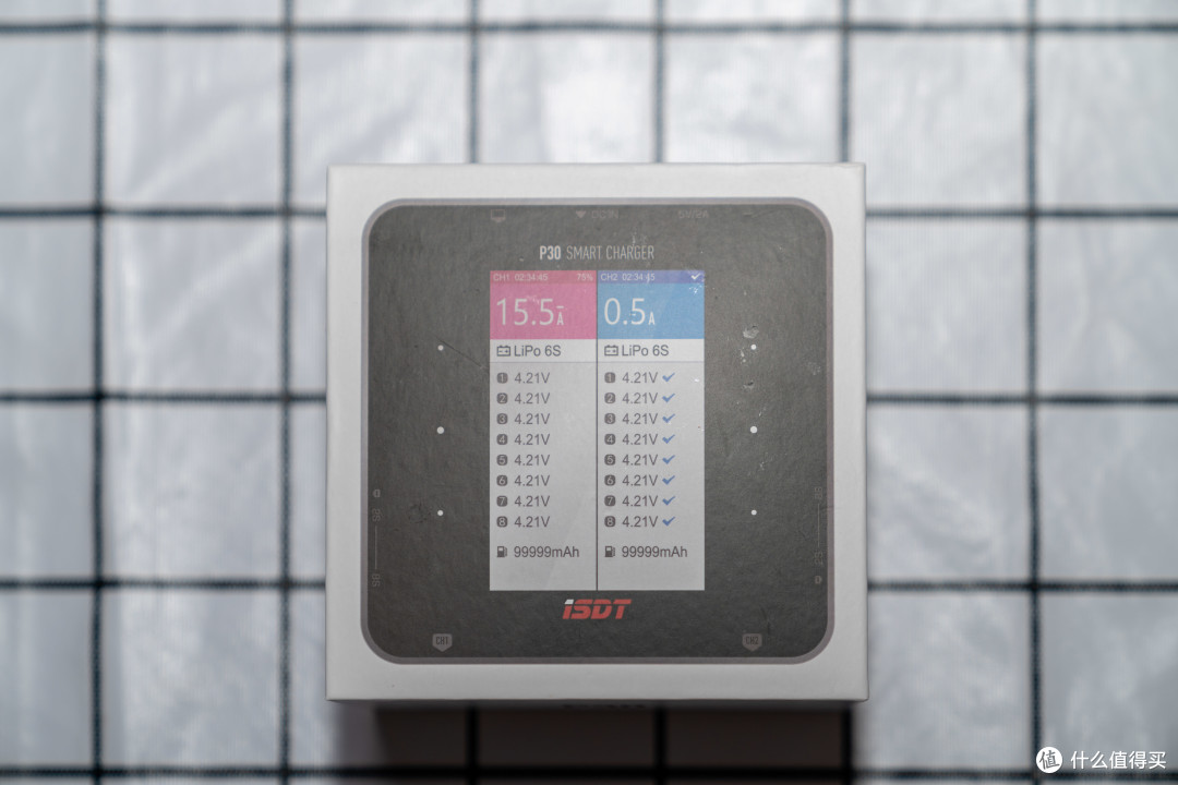 ISDT P30——小巧、智能的1500W大功率充电器