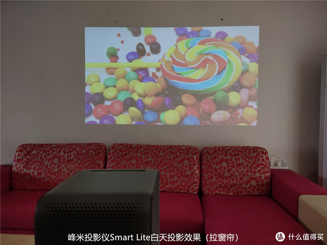 预算3000元智能投影怎么选？峰米投影仪Smart Lite/极米新Z6X对比评测！