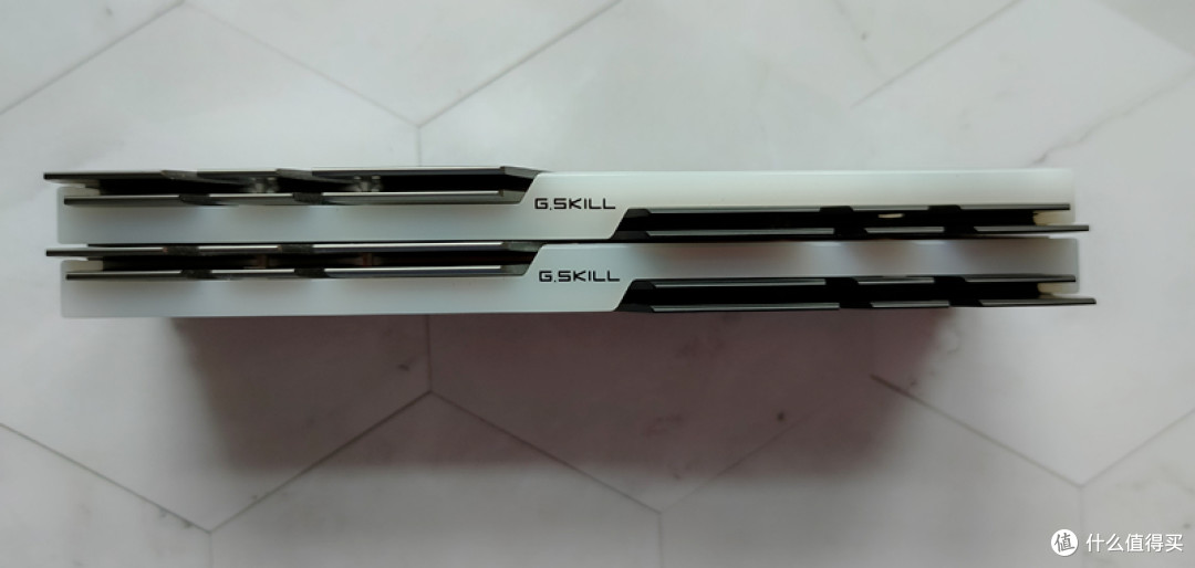 ZADAK 扎达克 DDR4 3600 16GB(8G×2)套装SHIELD RGB灯条开箱体验