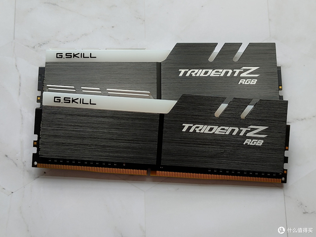 ZADAK 扎达克 DDR4 3600 16GB(8G×2)套装SHIELD RGB灯条开箱体验