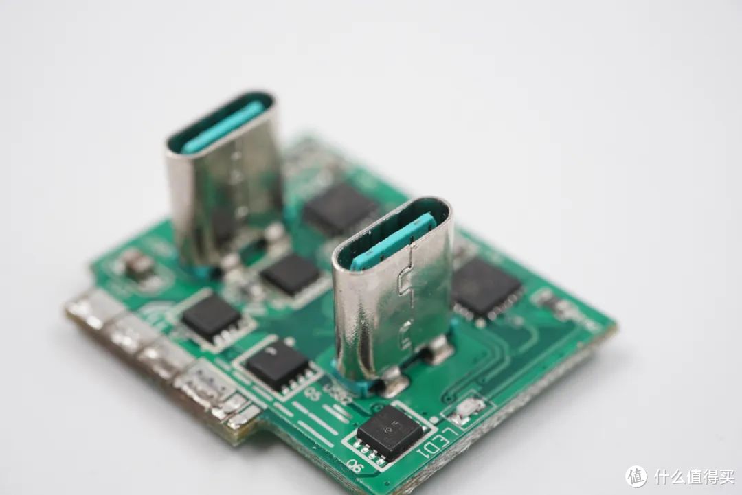 拆解报告:RAVPOWER 90W双USB-C口PD快充充电器RP-CPCN001