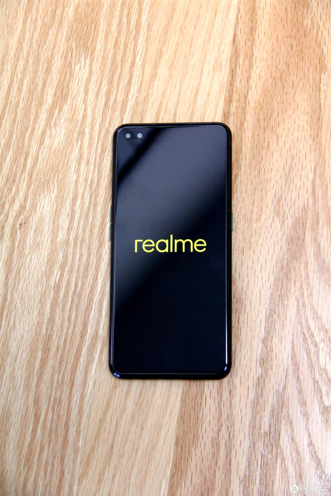 在价格面前,挖槽屏都不叫事儿-realme X50 PRO 5G开箱评测