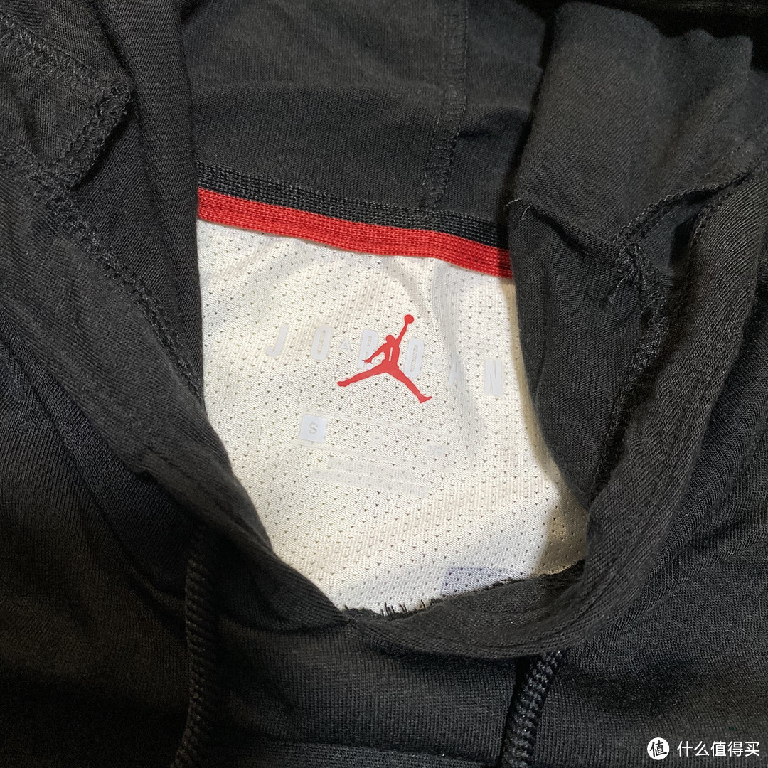 又帅又实惠的AIR JORDAN DRI-FIT连帽背心