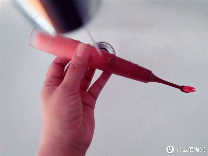 一款颜值与能力双在线的绝美电动牙刷！