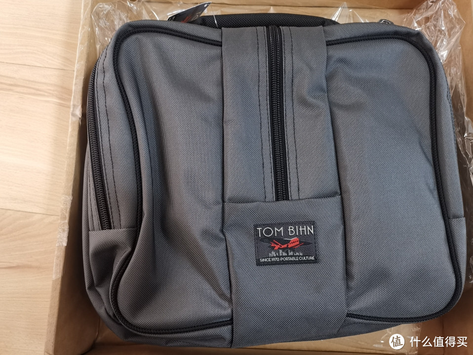 都说包治百病之斜挎当道TOM BIHN Medium Cafe Bag