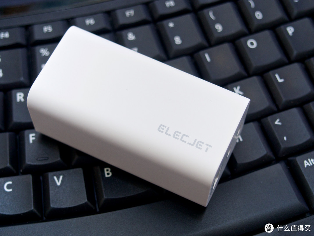 功率密度0.75+!ELECJET电友 65W三口快充测评