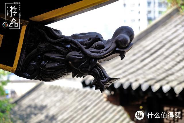 重庆李子坝不仅有轨道穿楼，这处幽静之地，还供奉着关羽和岳飞