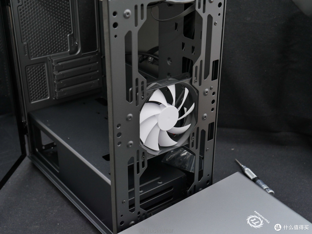捡垃圾i3 9100f+RX470 装机,仅需1500就能玩3A!