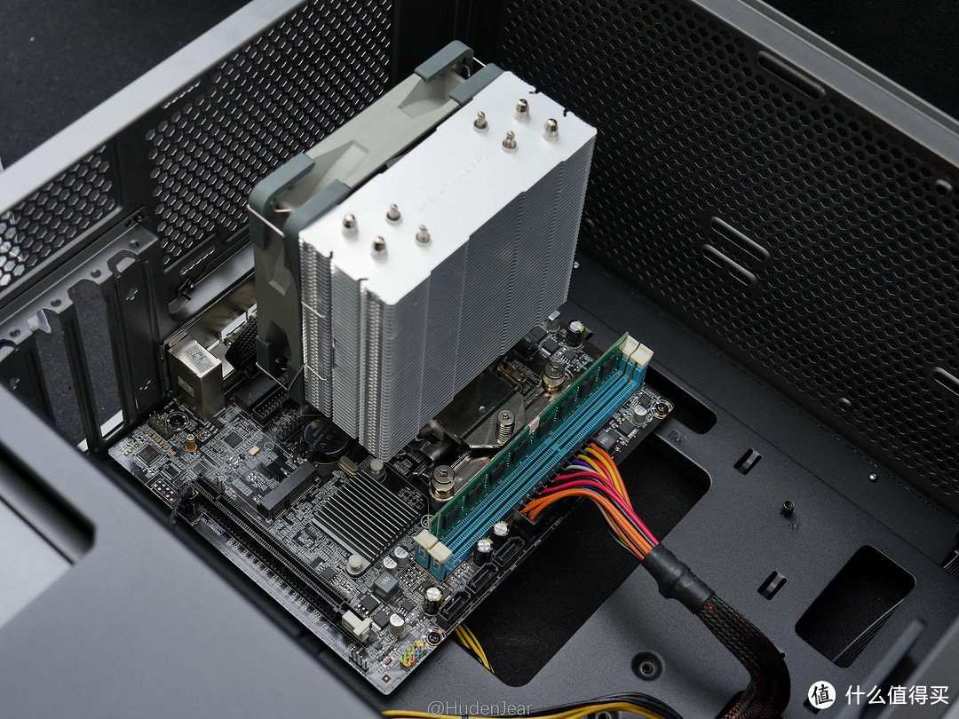 捡垃圾i3 9100f+RX470 装机,仅需1500就能玩3A!