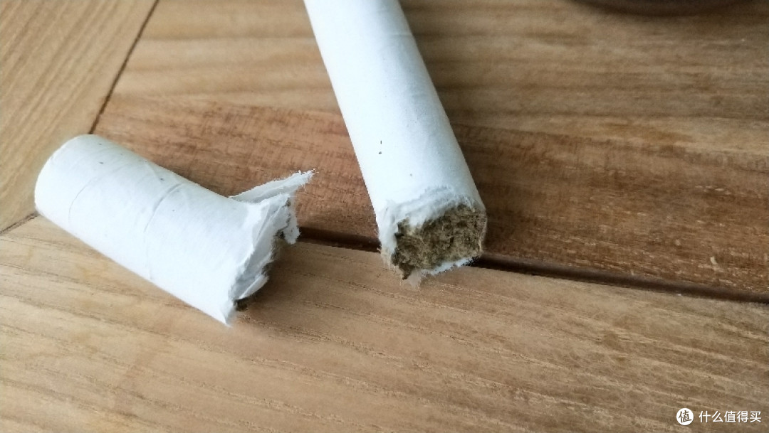 拿一根艾条,用手随便掰一截,