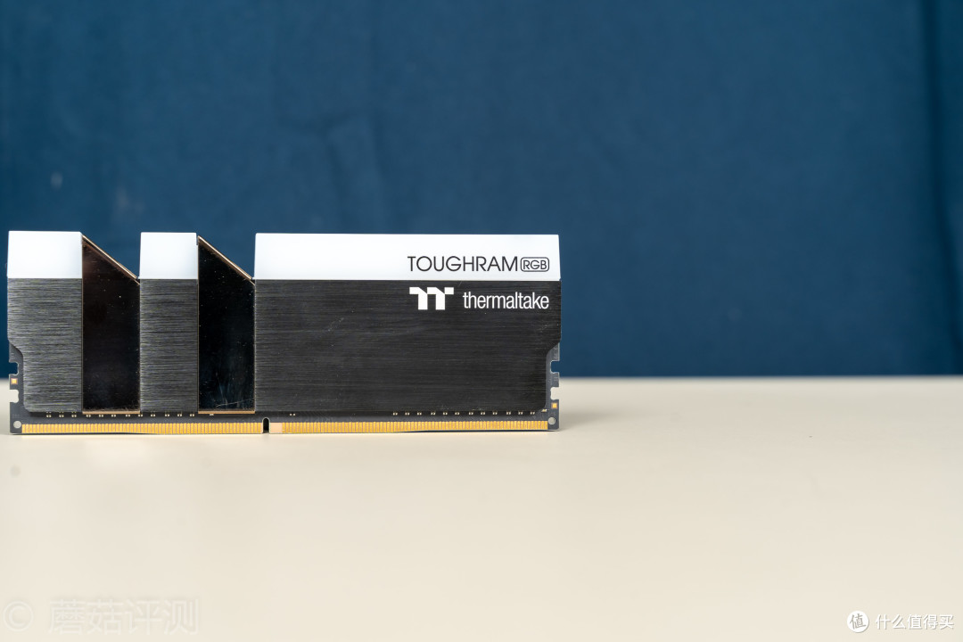 颜值高，性能强、Tt ToughRam内存8G*2（3600MHz）评测