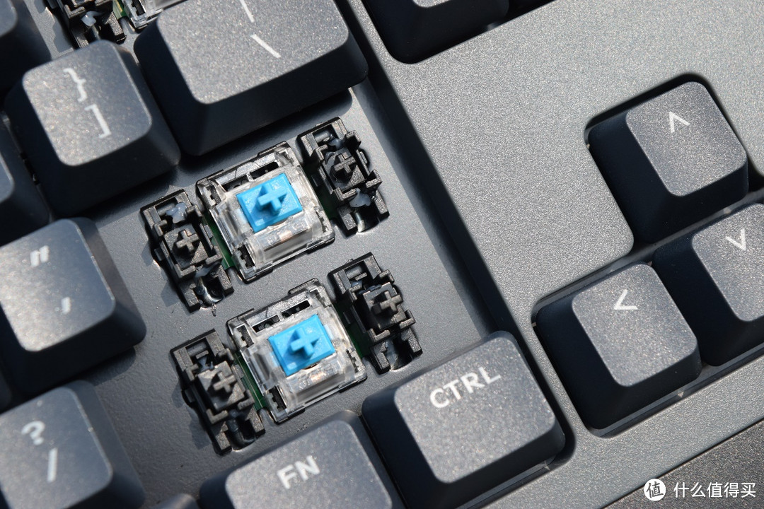多种TTC轴体可选，多模、一拖四的TT飞行家G521三模机械键盘
