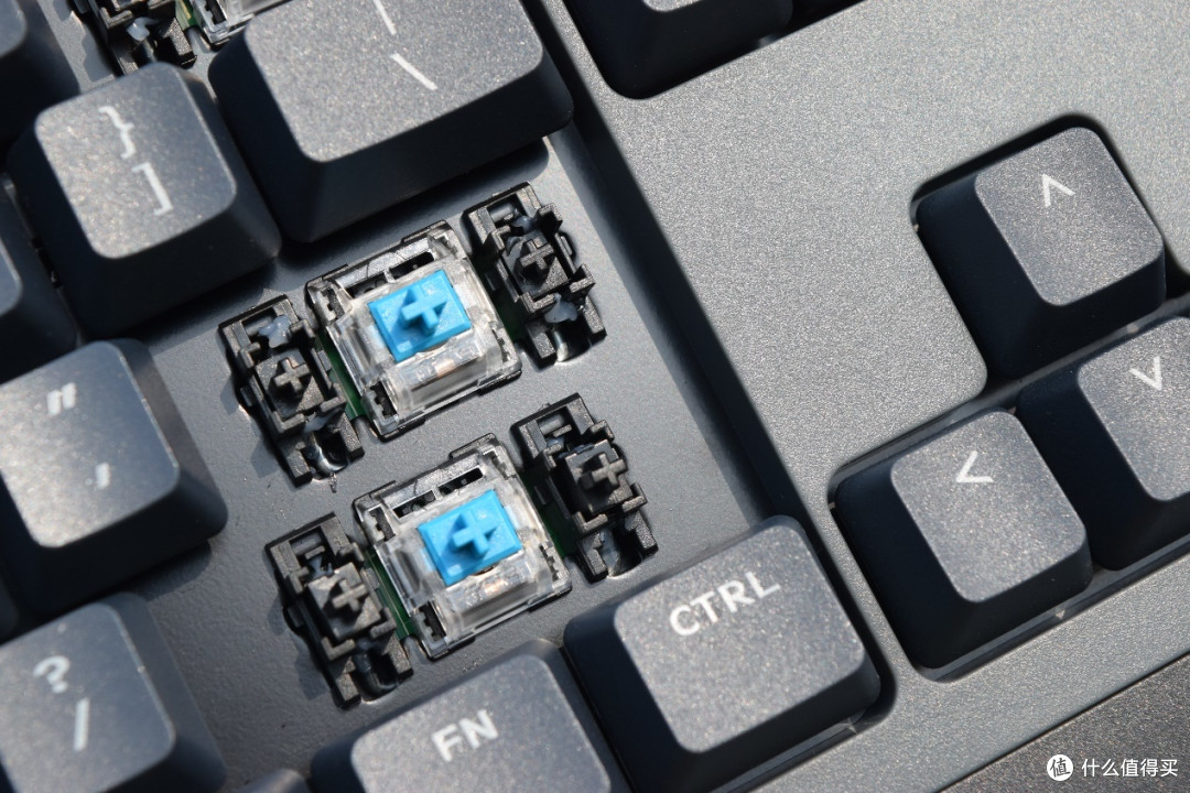 多种TTC轴体可选,多模、一拖四的TT飞行家G521三模机械键盘