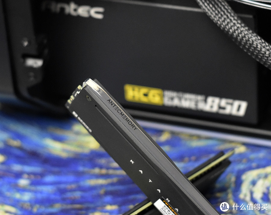  武士刀划破苍穹 RGB流光溢彩 安钛克Antec KATANA DDR4台式机内存图赏