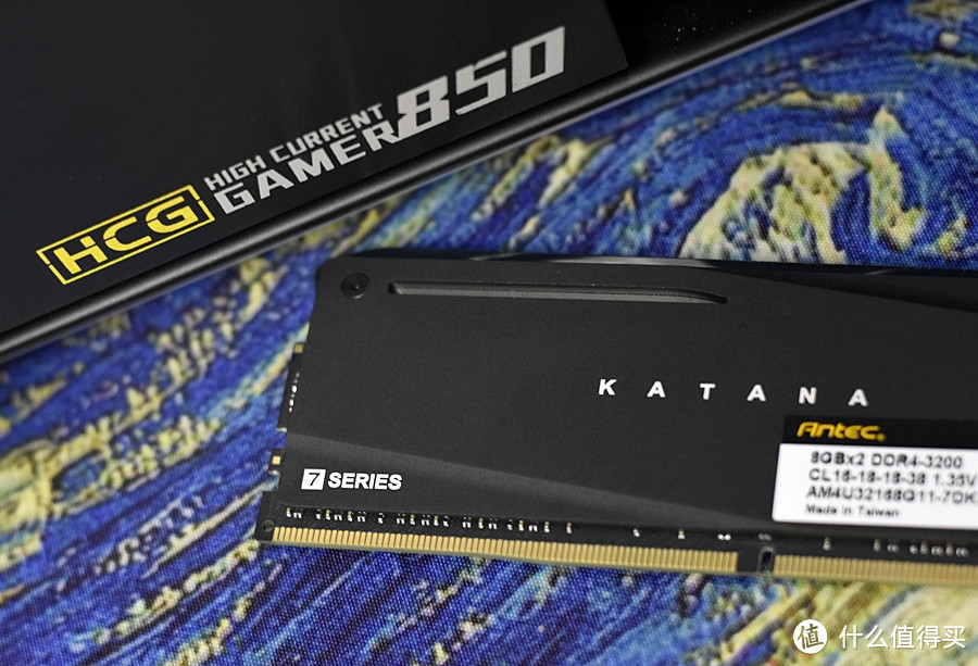  武士刀划破苍穹 RGB流光溢彩 安钛克Antec KATANA DDR4台式机内存图赏