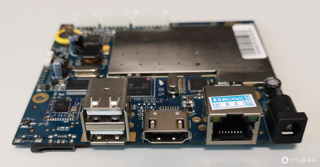 这块主板,来自于 pipo品铂x7s原装主板,非常精致小巧,z3736f的处理器