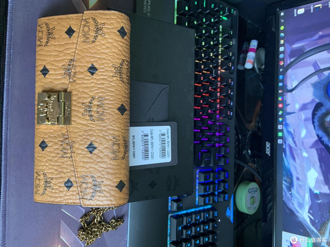 好小一个包，放个手机就完了