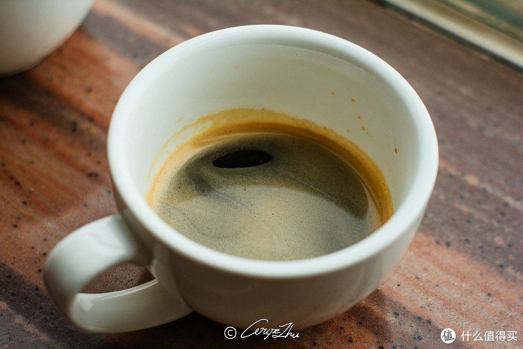 Omni Espresso最终的萃取，Crema更细密但不够丰厚，可以用永久DG胶囊壳获得更丰厚的Crema