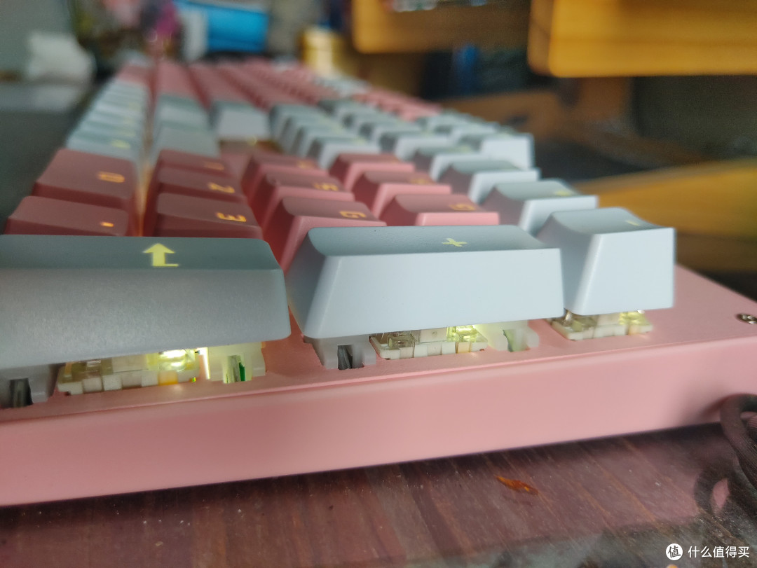 灵蛇K845骚粉键盘开箱
