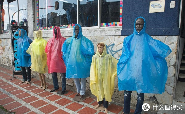 下雨天也要美美的  这些高颜值雨衣让你爱上下雨天