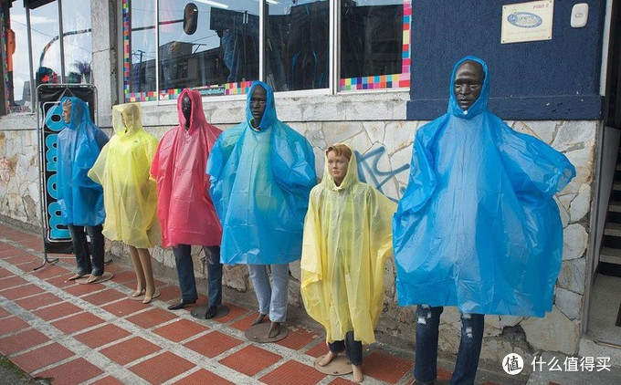 下雨天也要美美的  这些高颜值雨衣让你爱上下雨天