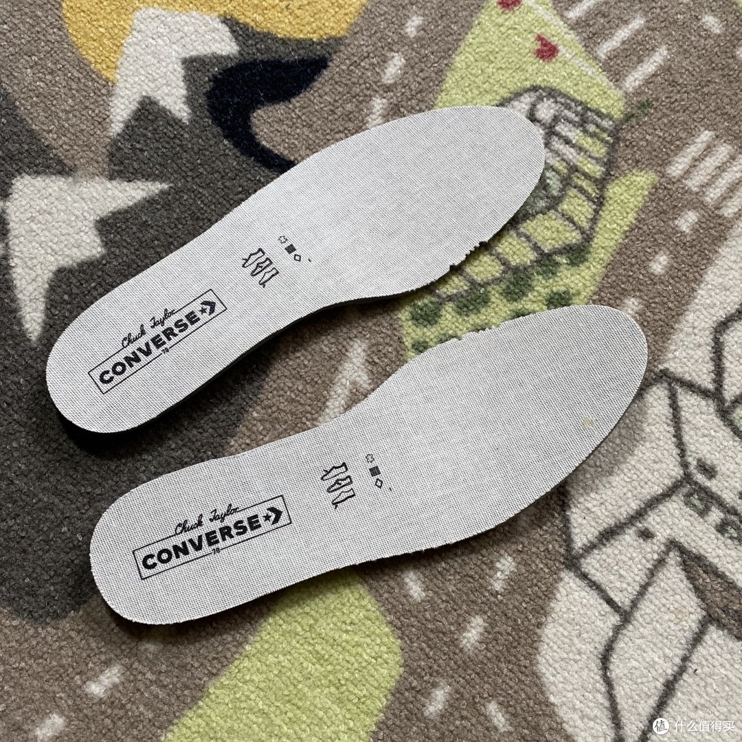 别致五角星刺绣的Converse Chuck 70