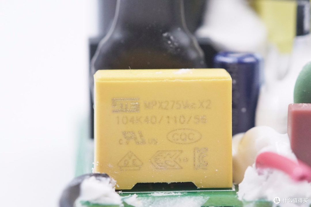 拆解报告：一加8 Warp闪充无线充原装40W充电器