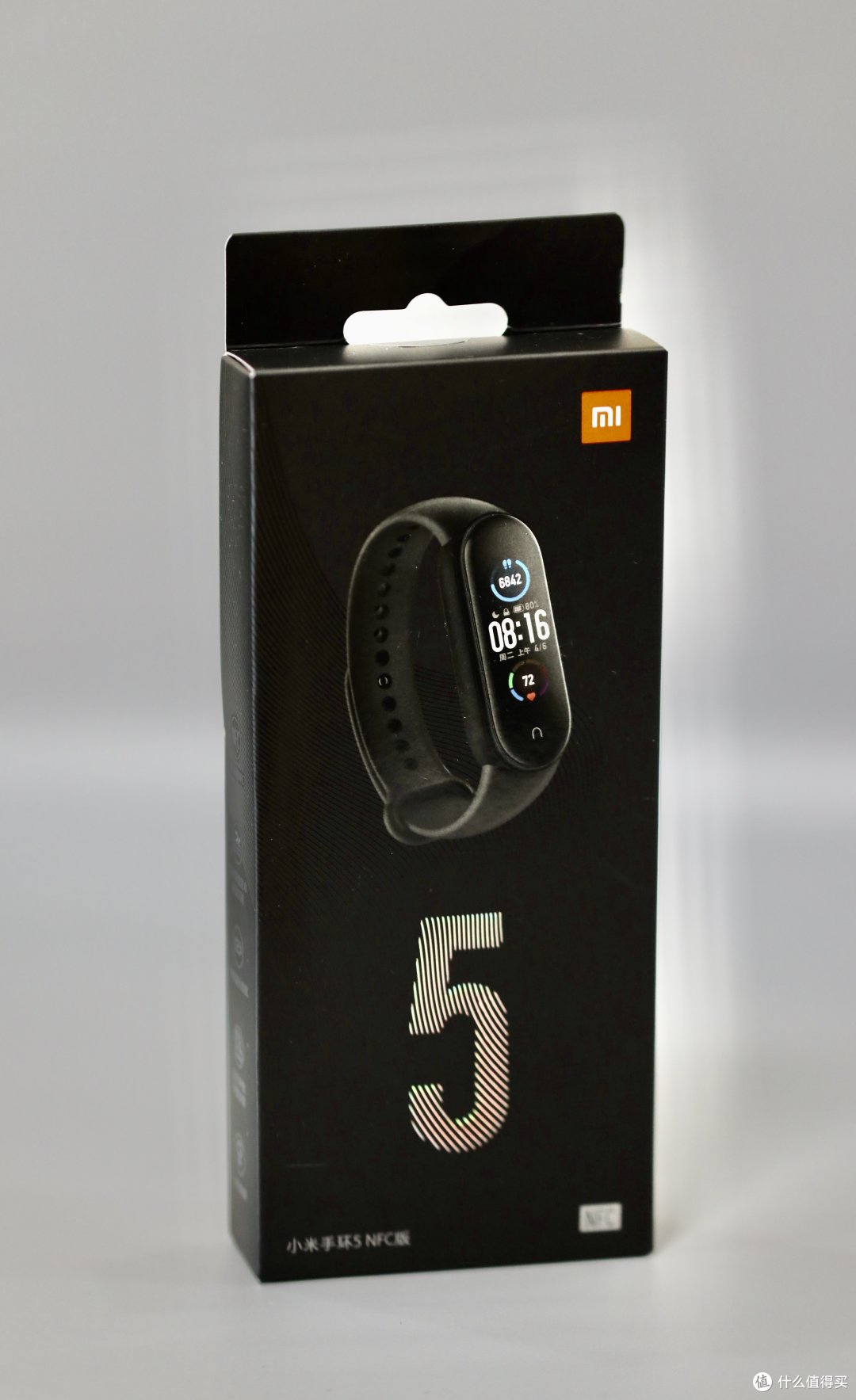 外包装的设计团队加工资, 所以设计团队直接改吧了一下小米手环4外包