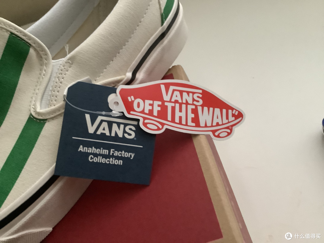 Vans小耳朵上又挂了俩标