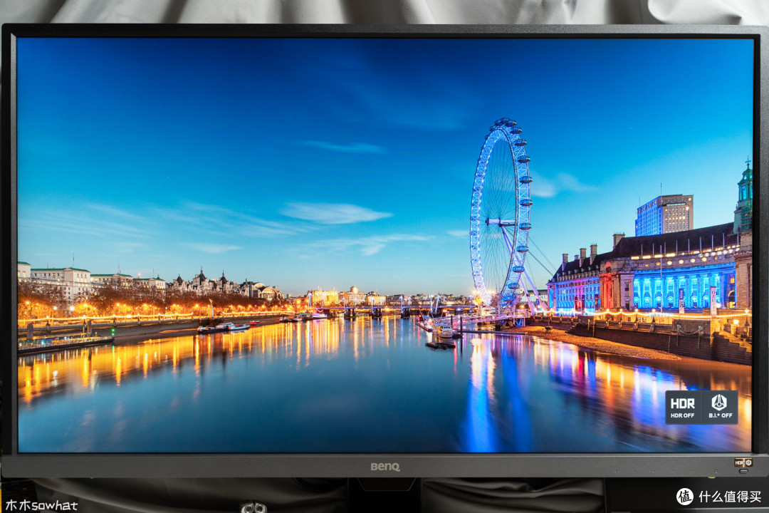 ​32寸+4K+HDR10，大屏搭配迷你主机搭建极简桌面