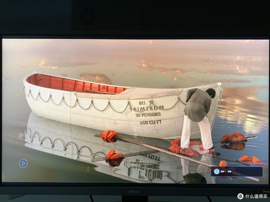 ​32寸+4K+HDR10，大屏搭配迷你主机搭建极简桌面