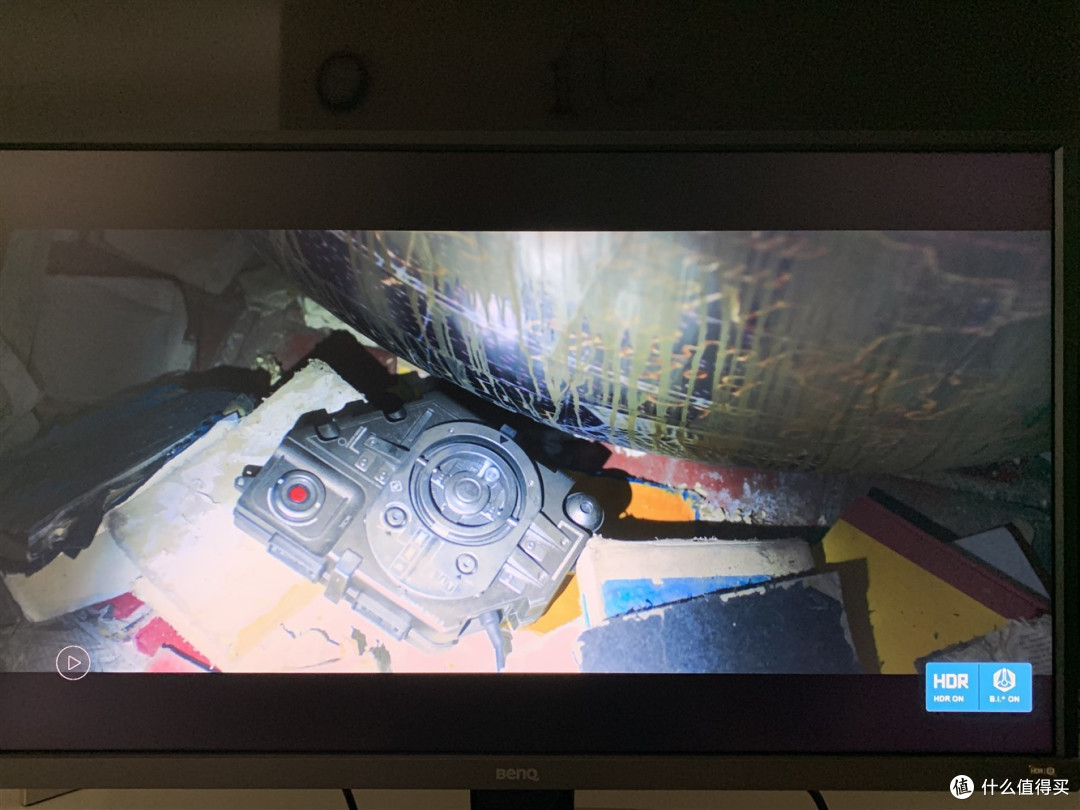 ​32寸+4K+HDR10，大屏搭配迷你主机搭建极简桌面