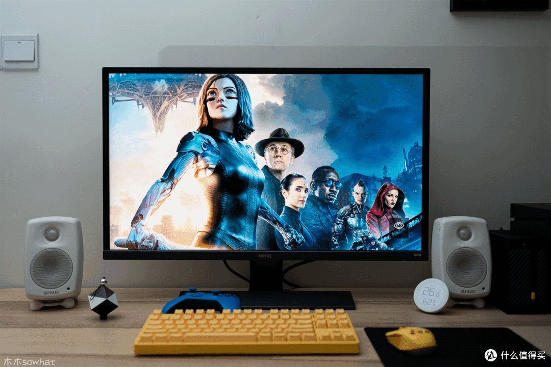 ​32寸+4K+HDR10，大屏搭配迷你主机搭建极简桌面